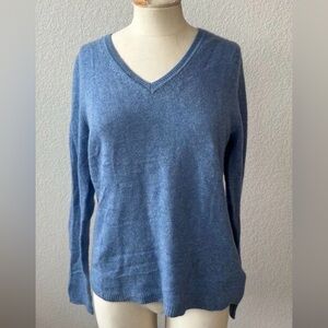 Tahari Women's Soft Cashmere Blue V-Neck Sweater